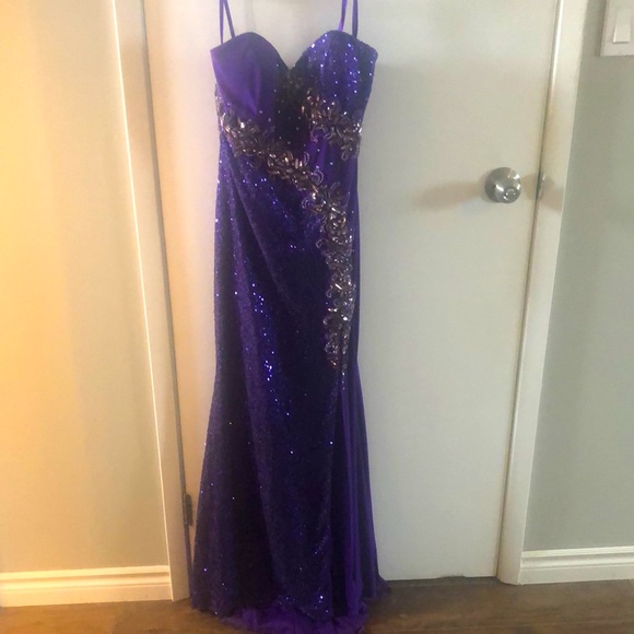 Deep purple strapless floor length prom dress/ gown hardly worn, small train - Picture 1 of 4
